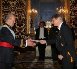 Presentacion de Cartas Credenciales. El Rey recibe la Carta Credencial del embajador del Reino de los Países Bajos, Sr. Cornelis Van Rij